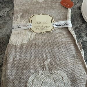 Bella Luxx Cream and Tan Knit Decorative Throw with Pumpkin Motif